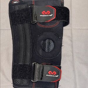 McDavid Black Knee Brace Medium